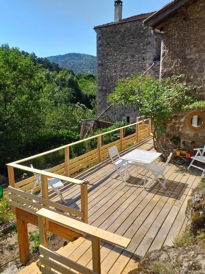 Les pentes du chateau de Retourtour Lamastre Hébergement de vacances