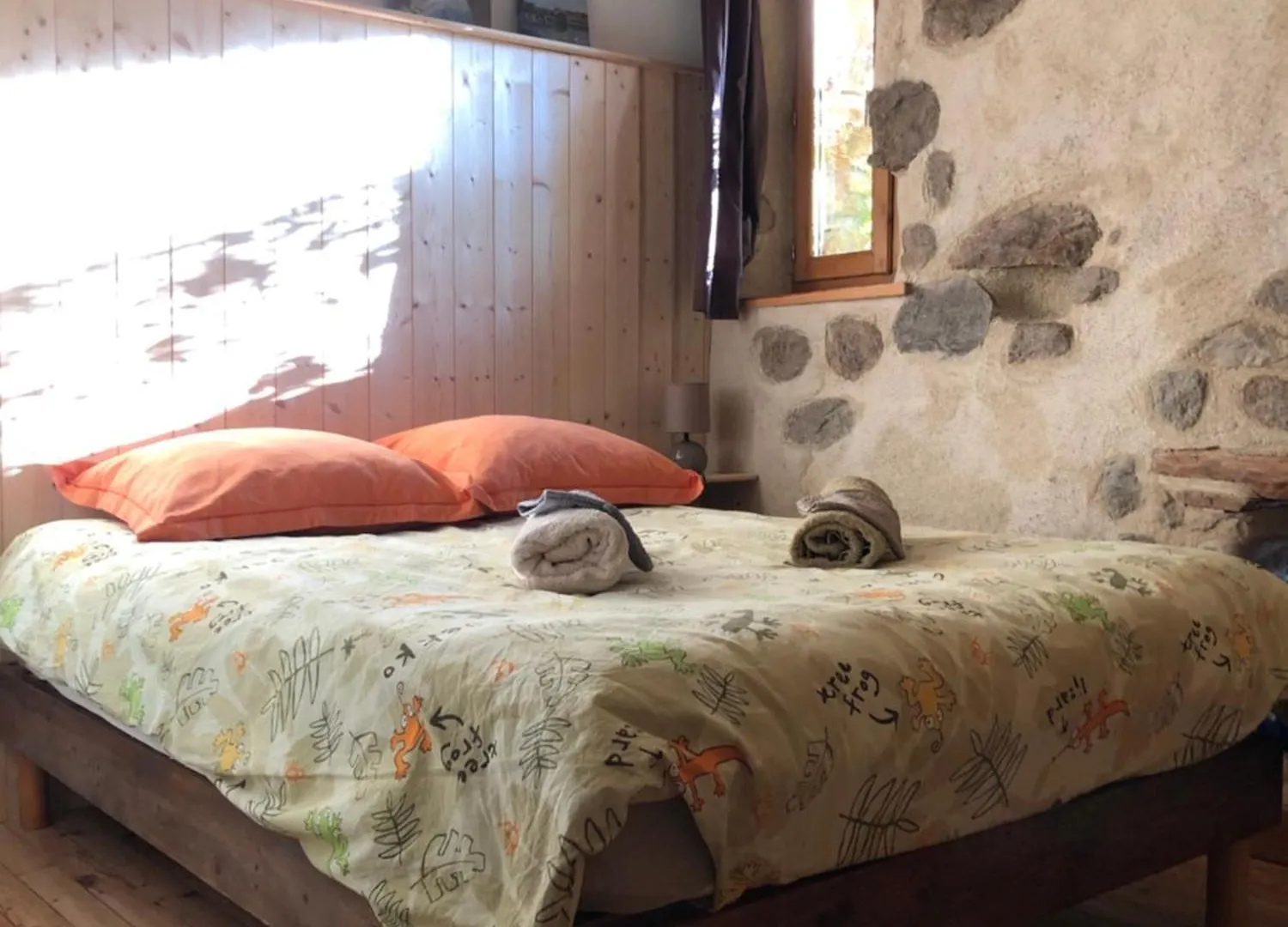 Les pentes du chateau de Retourtour Lamastre Hébergement de vacances