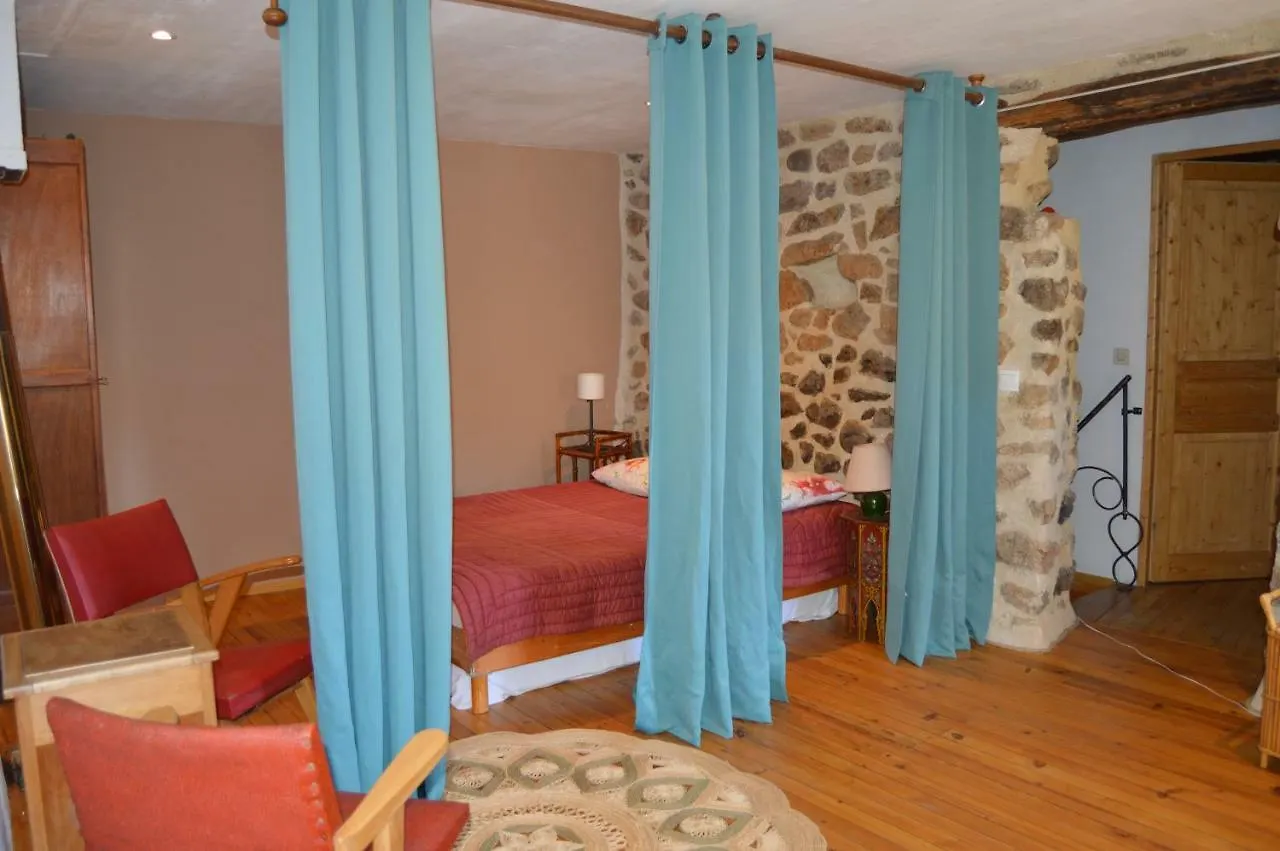 Les pentes du chateau de Retourtour Lamastre Hébergement de vacances